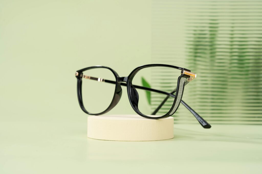 pexels glassesshop gs 1317359316 28065039
