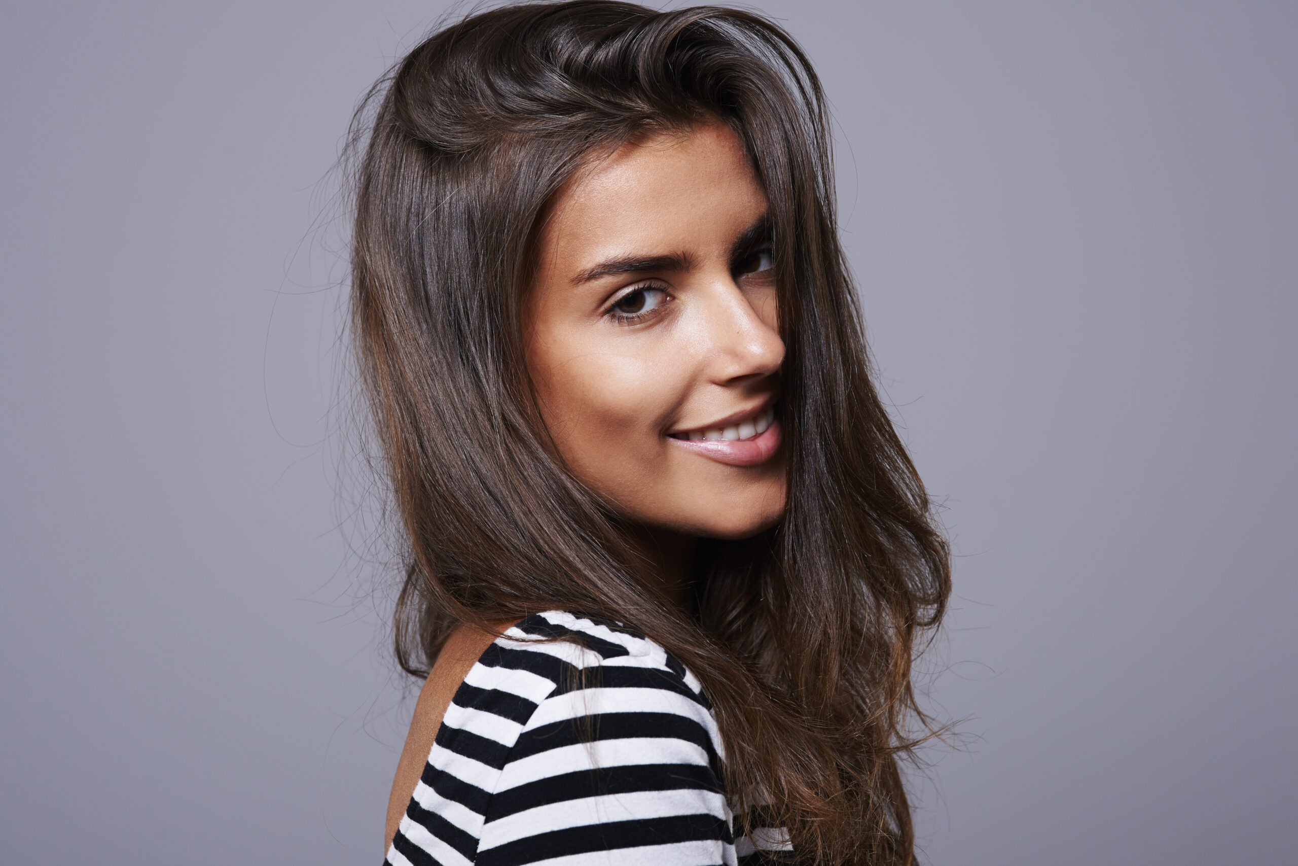 Black and Brown Highlighted Hair: How to Find the Balance between the depth, warmth, and style.